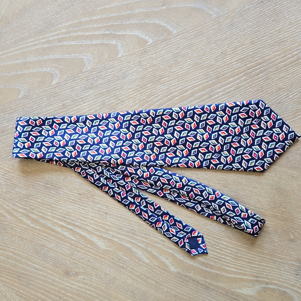 Rudia necktie